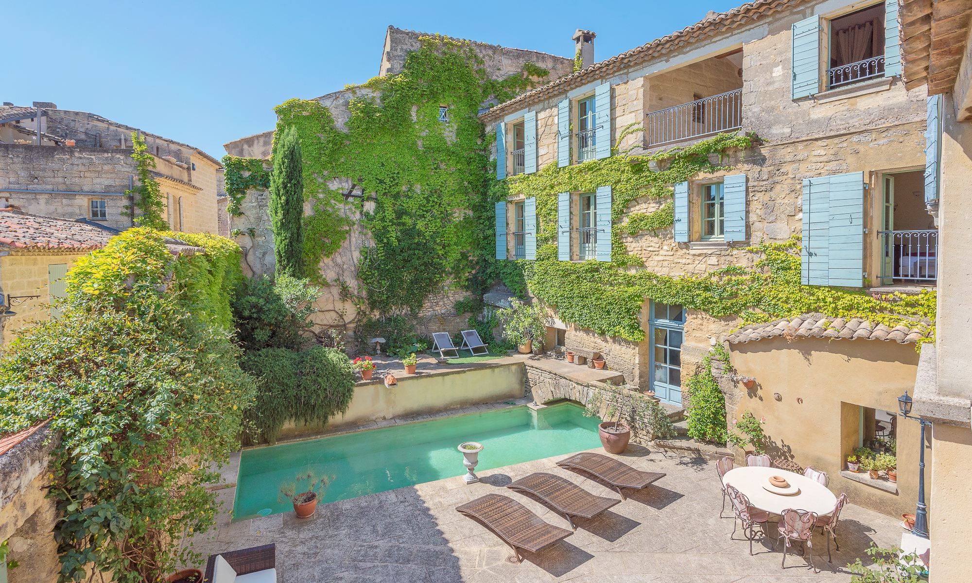 house 9 Rooms for sale on UZES (30700)