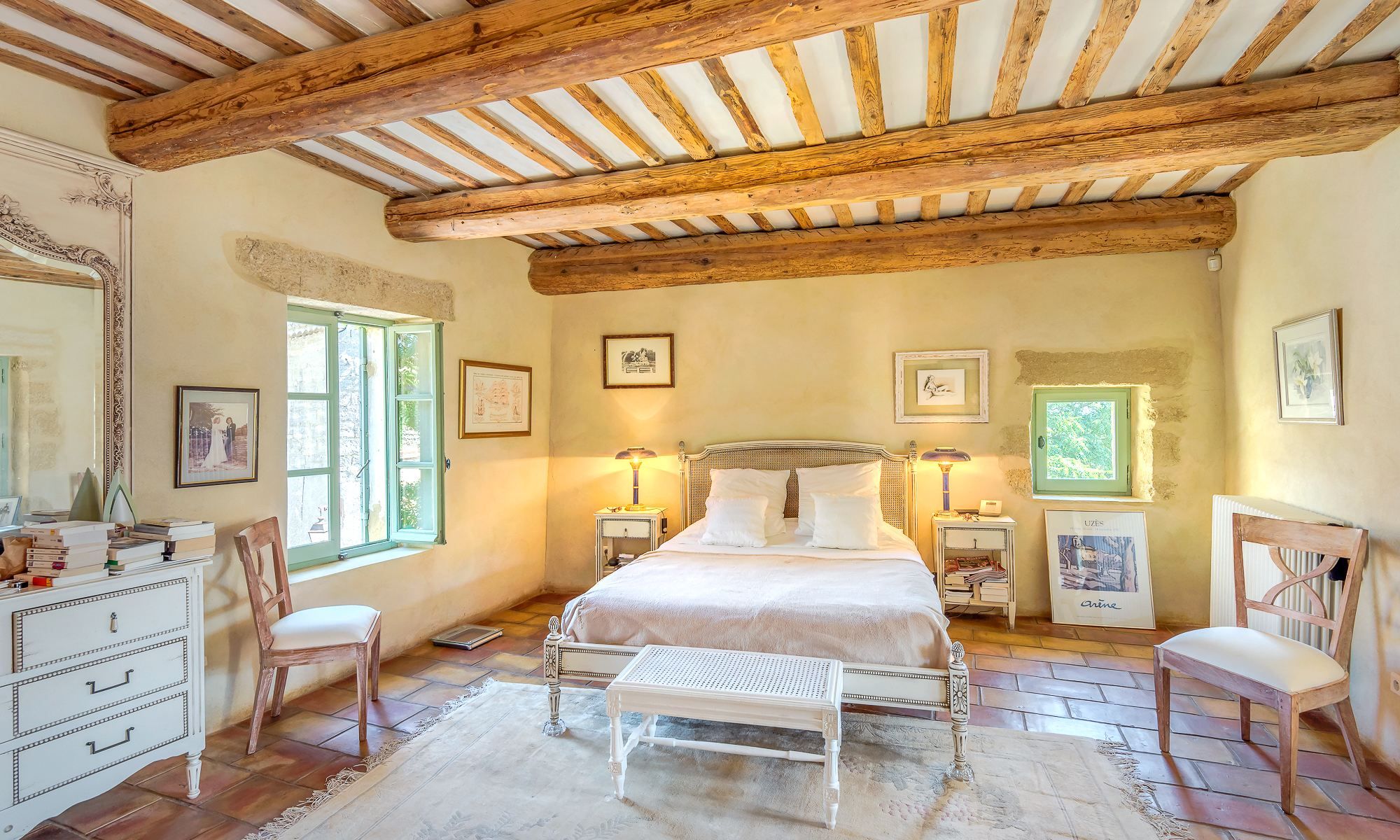 house 9 Rooms for sale on UZES (30700)