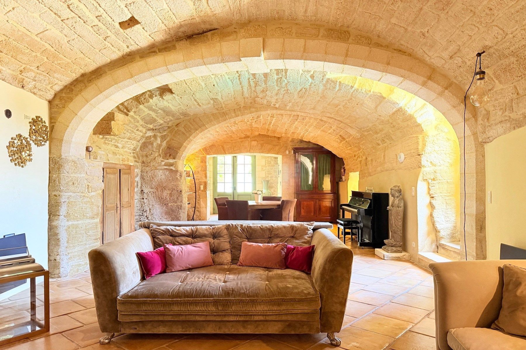 house 9 Rooms for sale on UZES (30700)