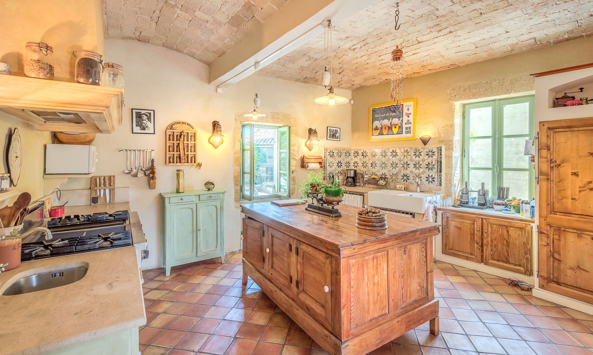 house 9 Rooms for sale on UZES (30700)