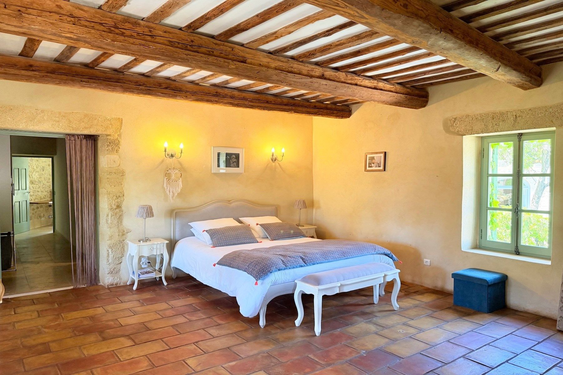 house 9 Rooms for sale on UZES (30700)