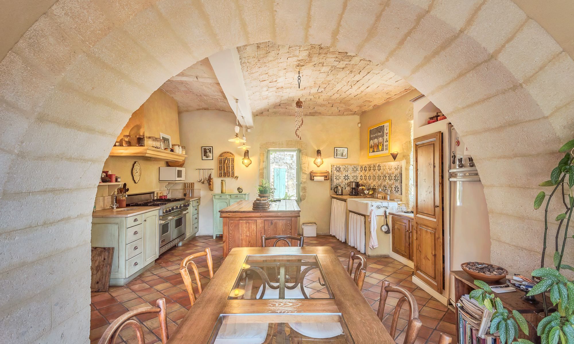 house 9 Rooms for sale on UZES (30700)