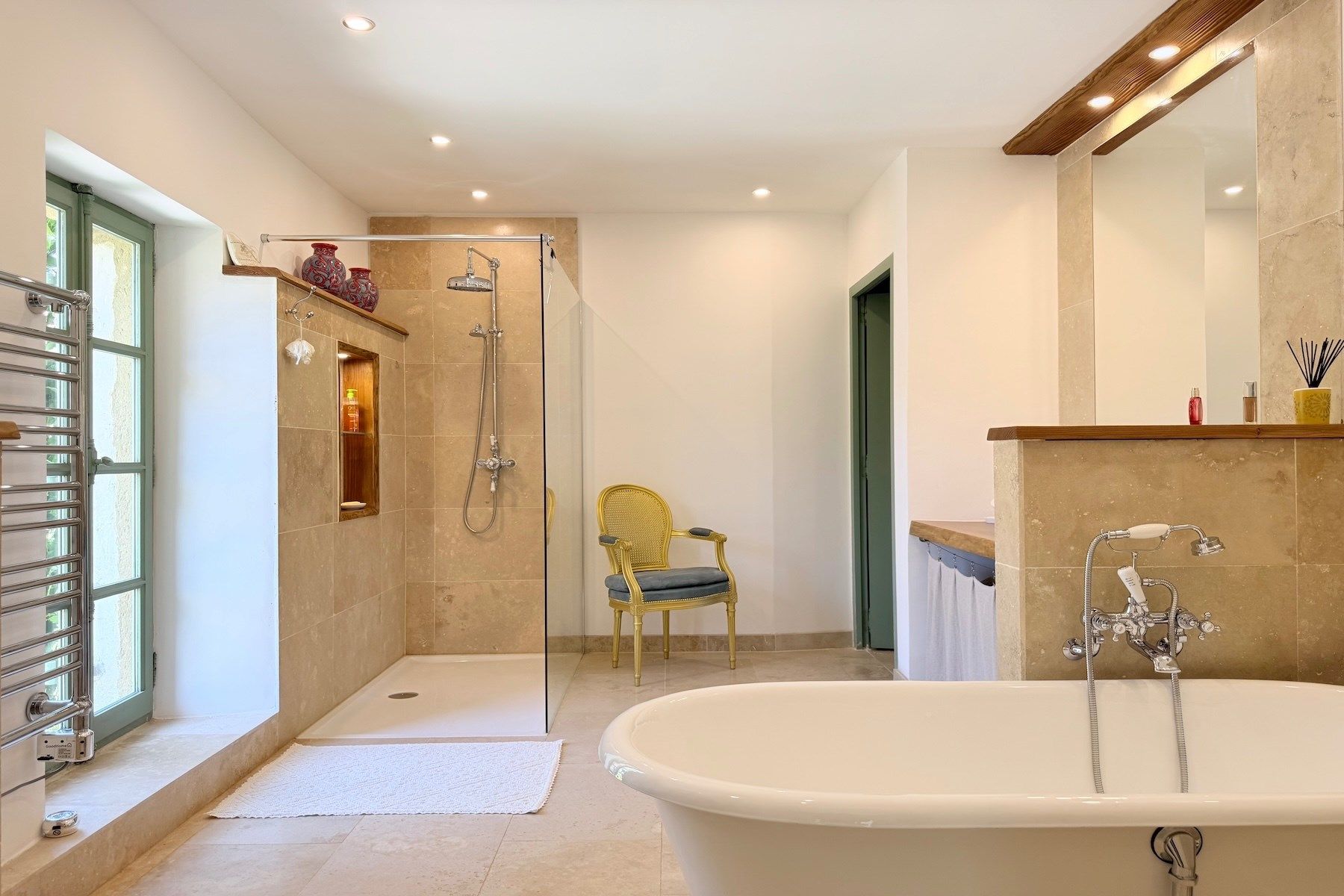 house 9 Rooms for sale on UZES (30700)