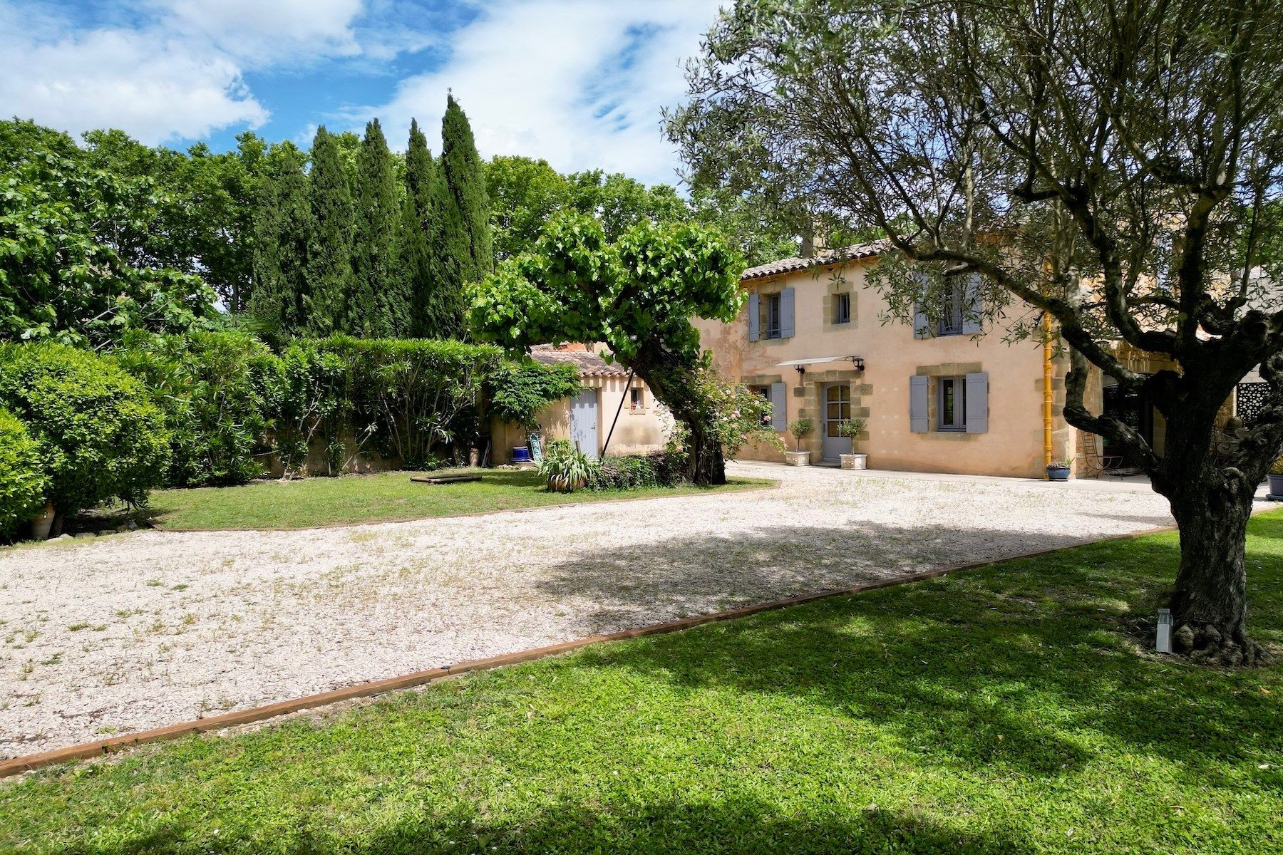 house 5 Rooms for sale on UZES (30700)