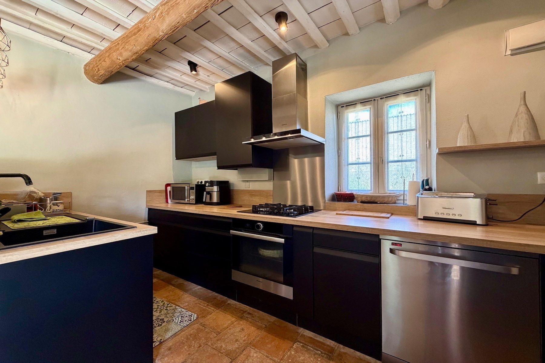 house 5 Rooms for sale on UZES (30700)