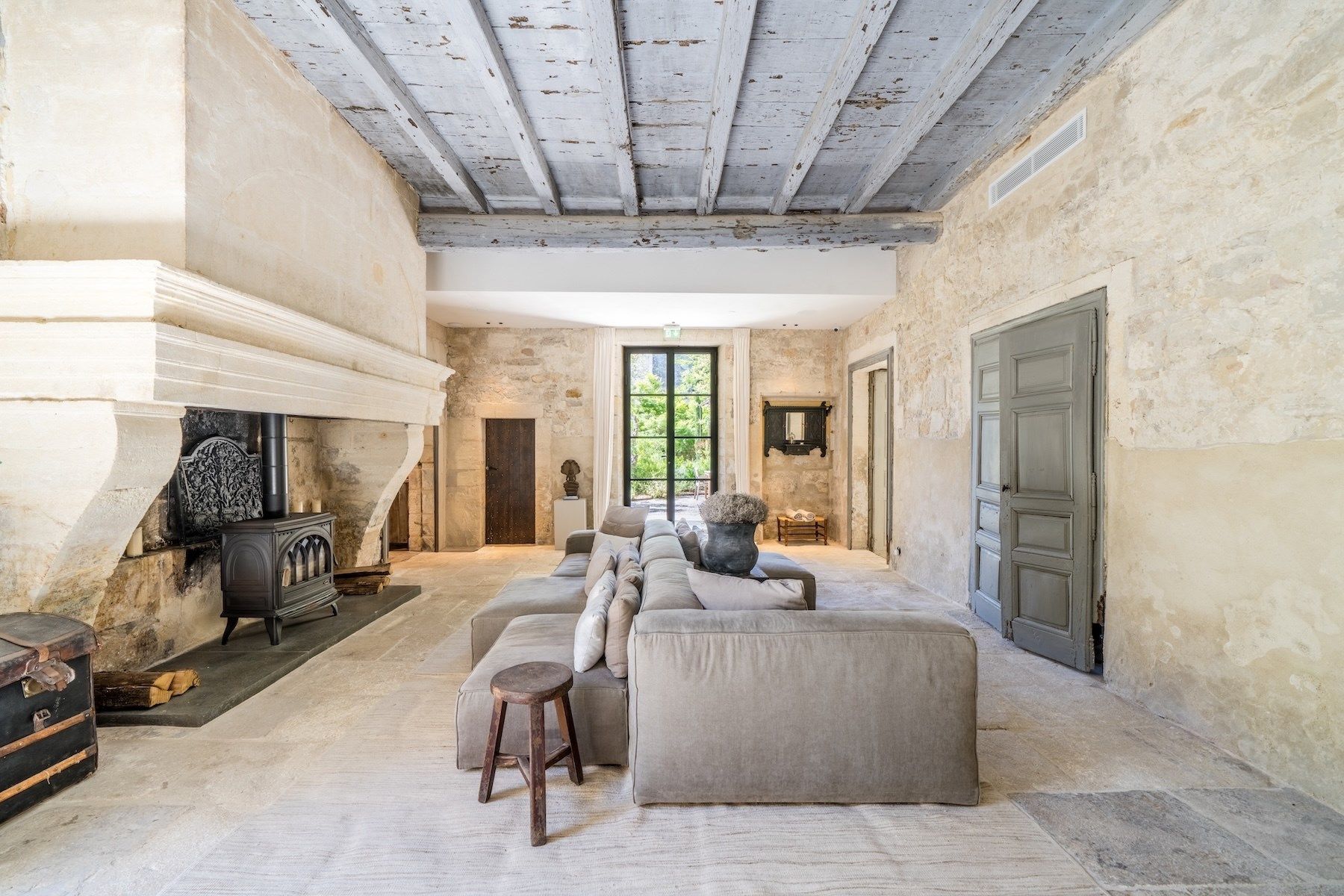 castle 22 Rooms for sale on UZES (30700)