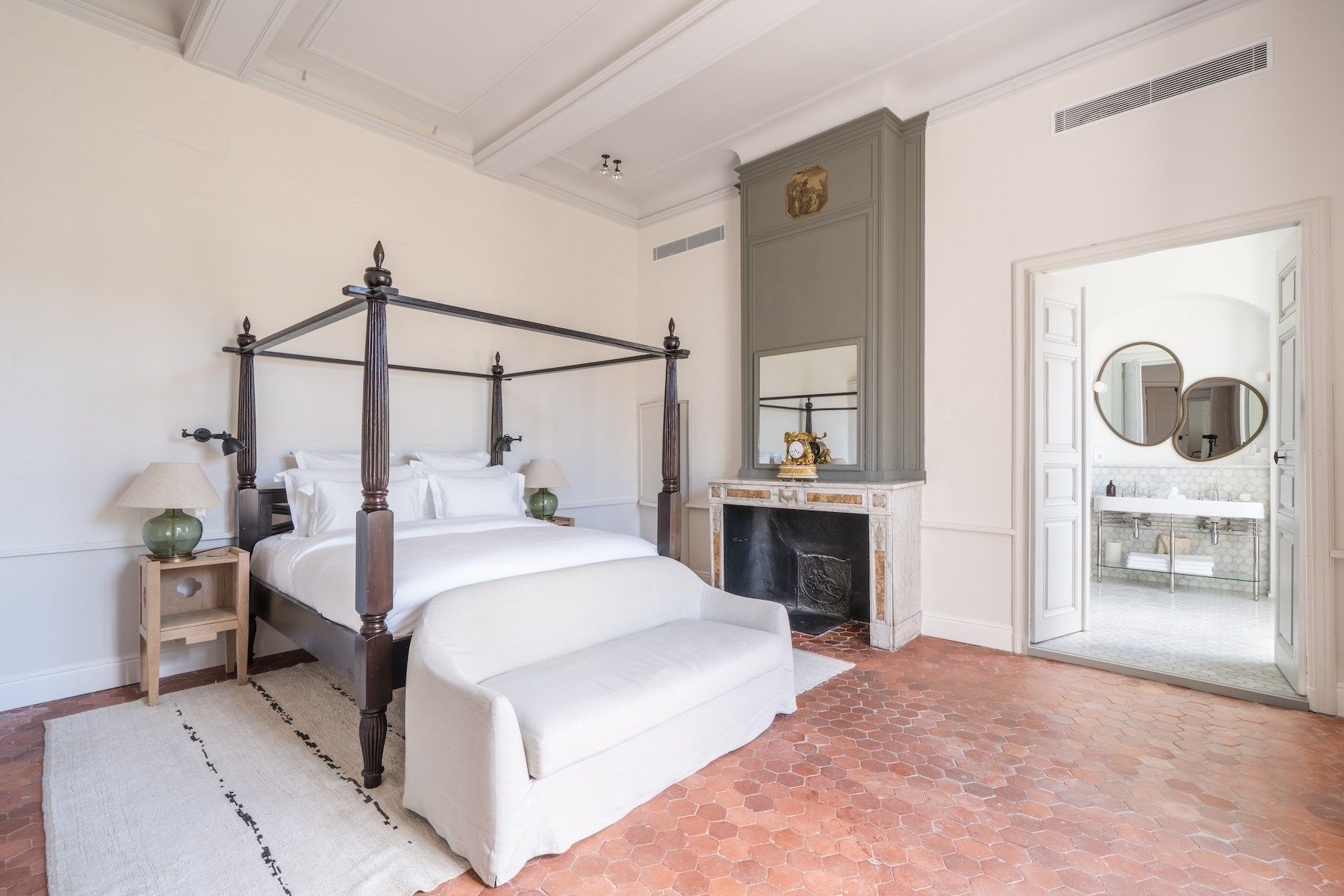 castle 22 Rooms for sale on UZES (30700)