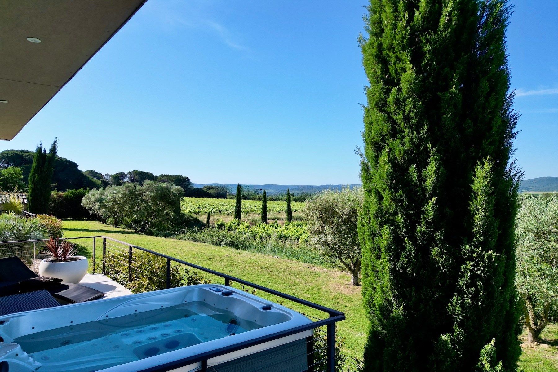house 7 Rooms for sale on UZES (30700)