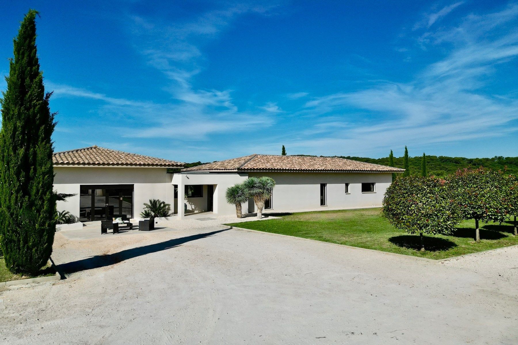 house 7 Rooms for sale on UZES (30700)