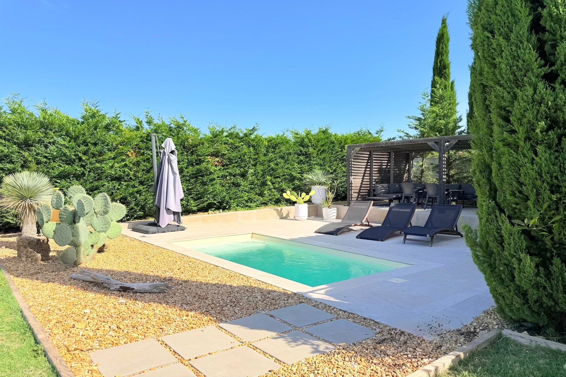 house 7 Rooms for sale on UZES (30700)