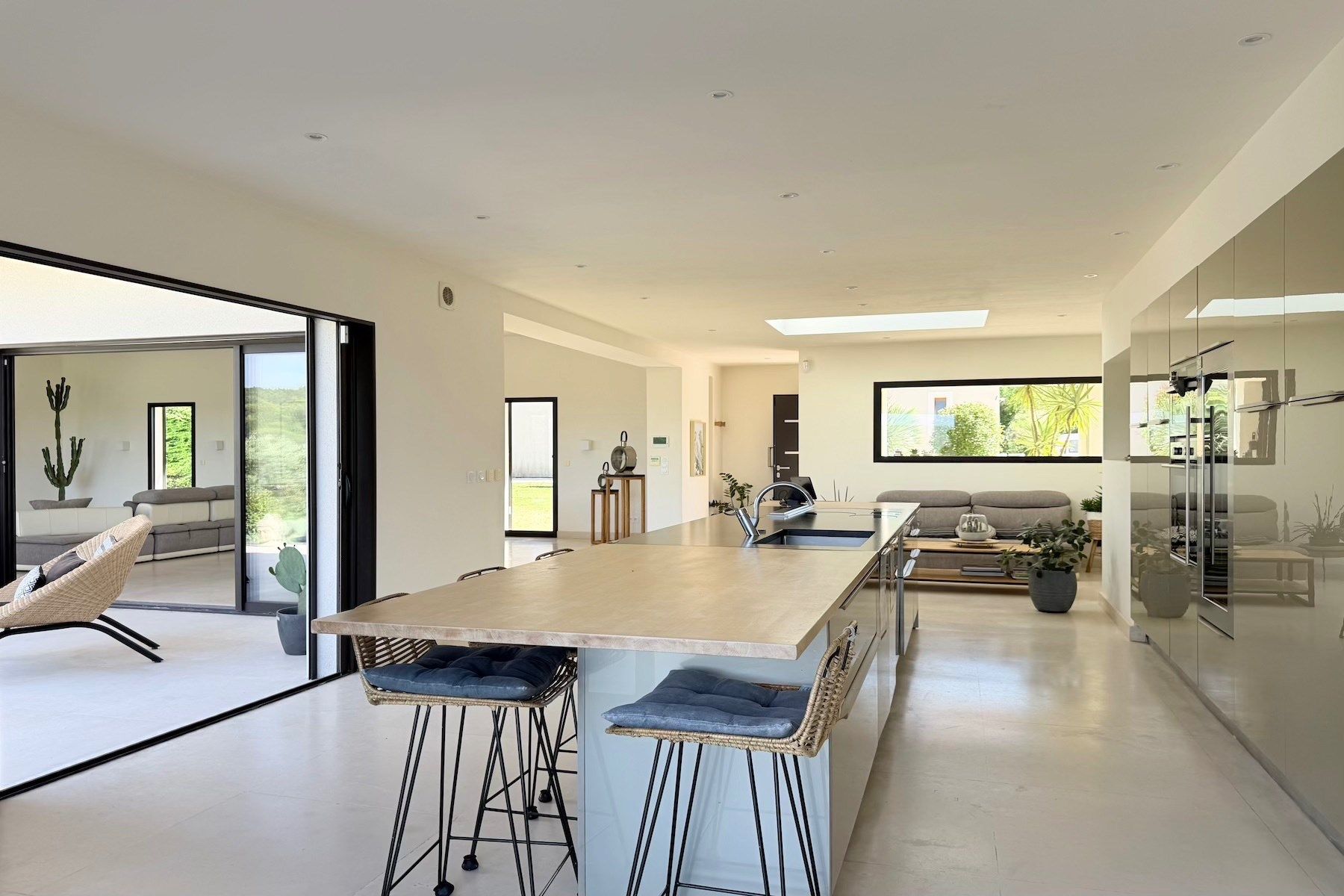 house 7 Rooms for sale on UZES (30700)
