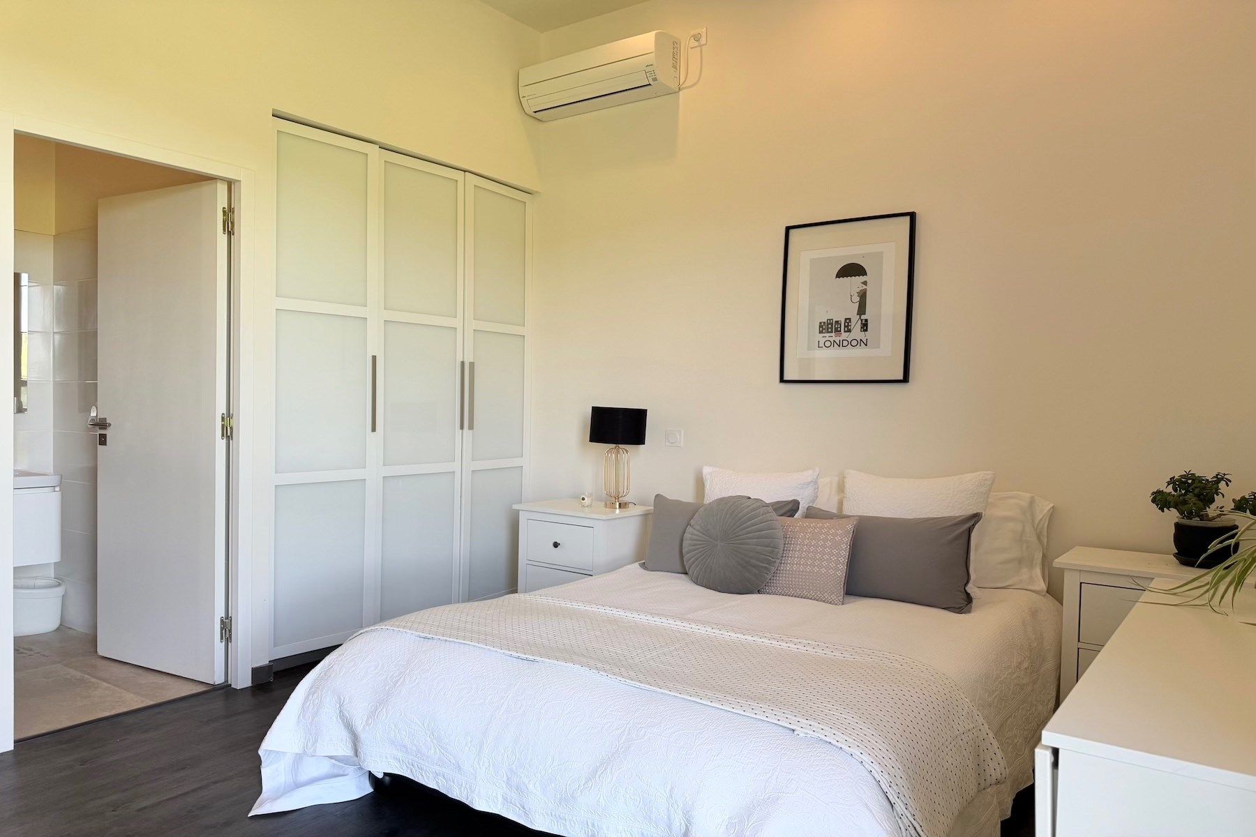 house 7 Rooms for sale on UZES (30700)