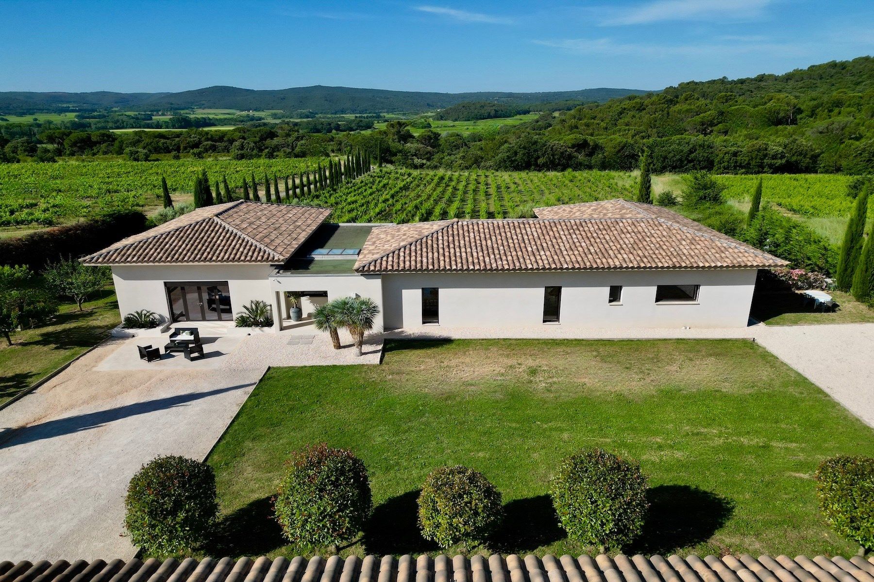 house 7 Rooms for sale on UZES (30700)