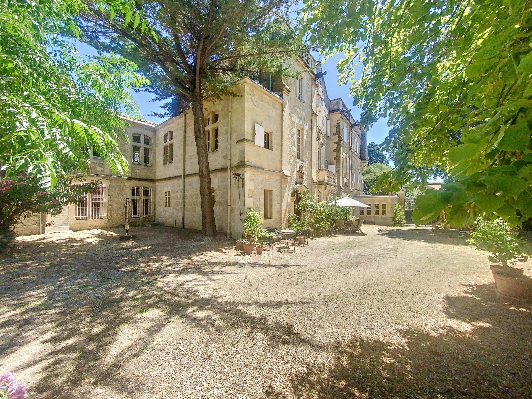 château 25 Pièces en vente sur UZES (30700)
