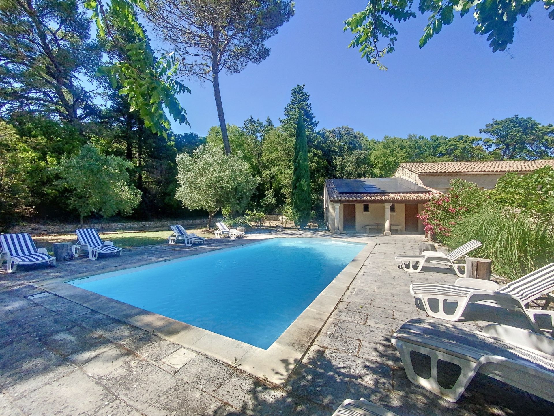 château 25 Pièces en vente sur UZES (30700)