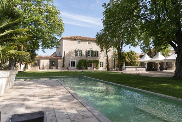 Sale Property Nîmes 35&nbsp;Rooms 3000&nbsp;m²