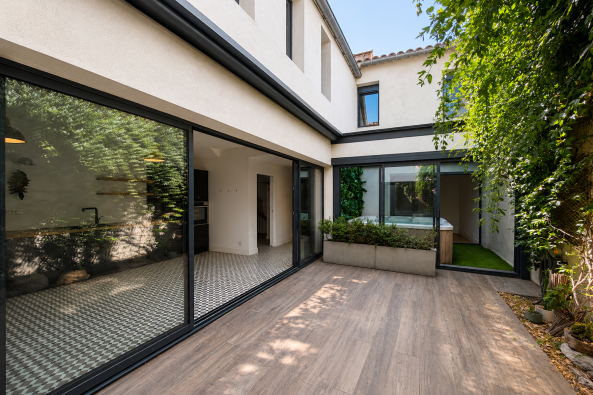 Vente Maison Nîmes 7&nbsp;Pièces 243&nbsp;m²