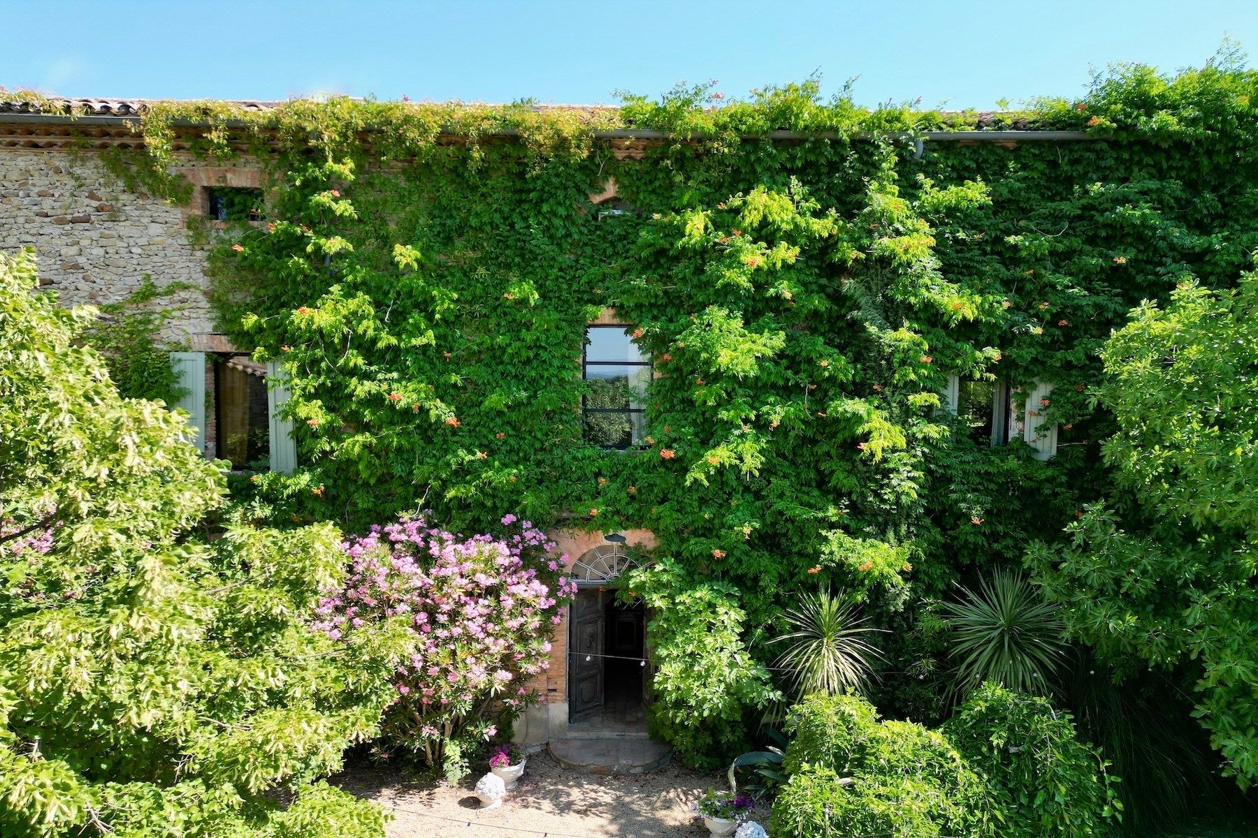 mas 13 Rooms for sale on UZES (30700)