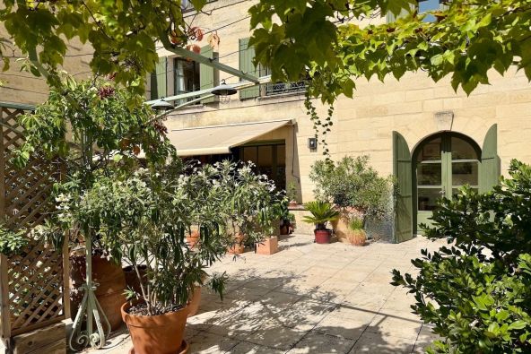 Vente Appartement Uzès 6&nbsp;Pièces 180&nbsp;m²