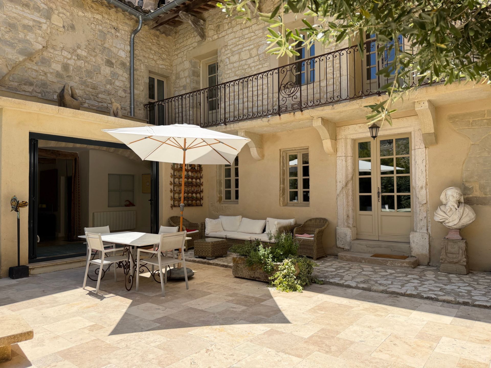 house 7 Rooms for sale on UZES (30700)