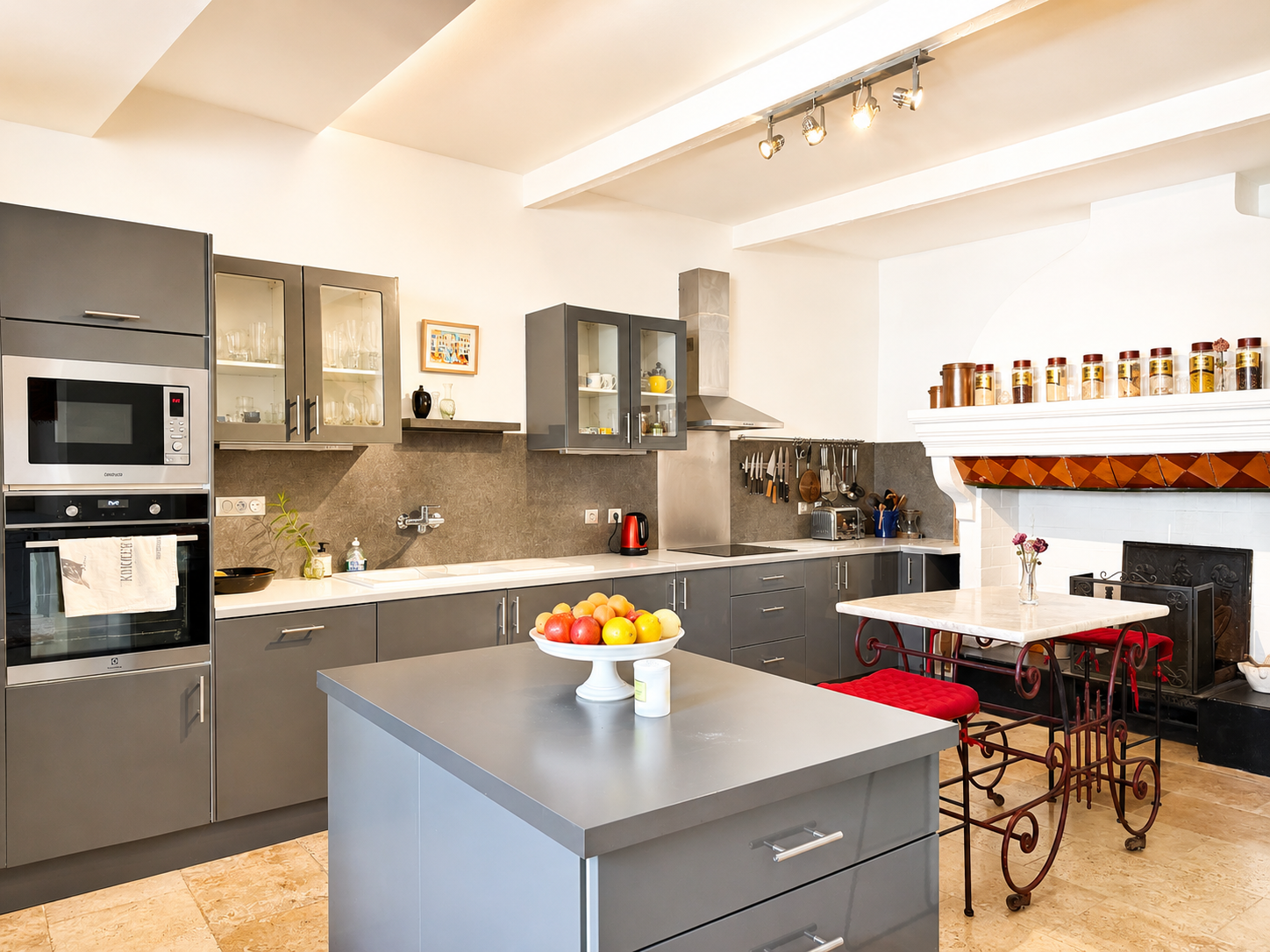 house 7 Rooms for sale on UZES (30700)