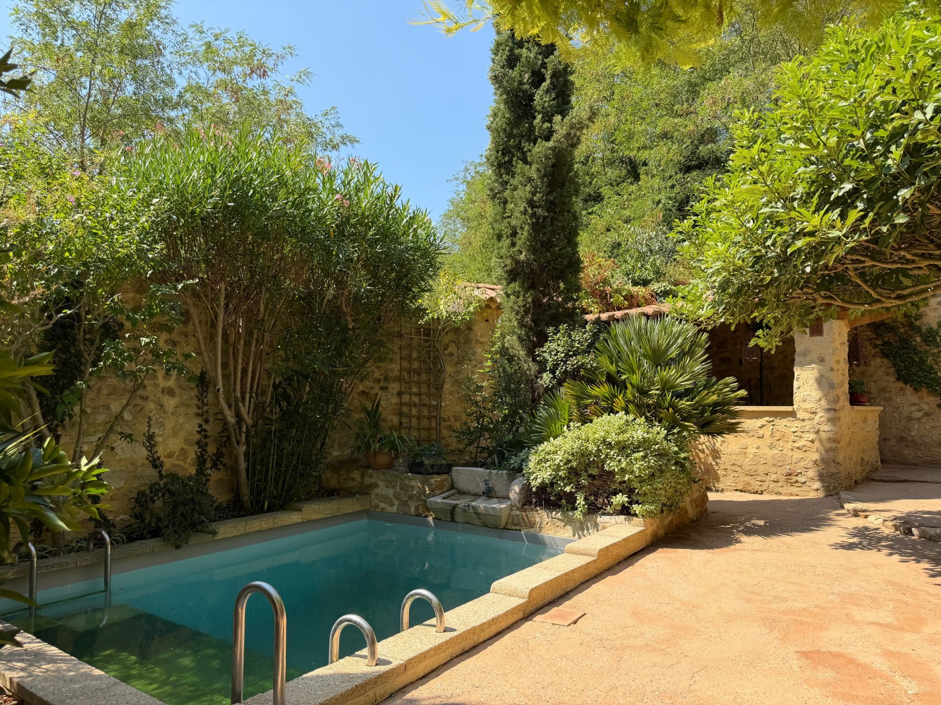 property 27 Rooms for sale on SABRAN (30200)