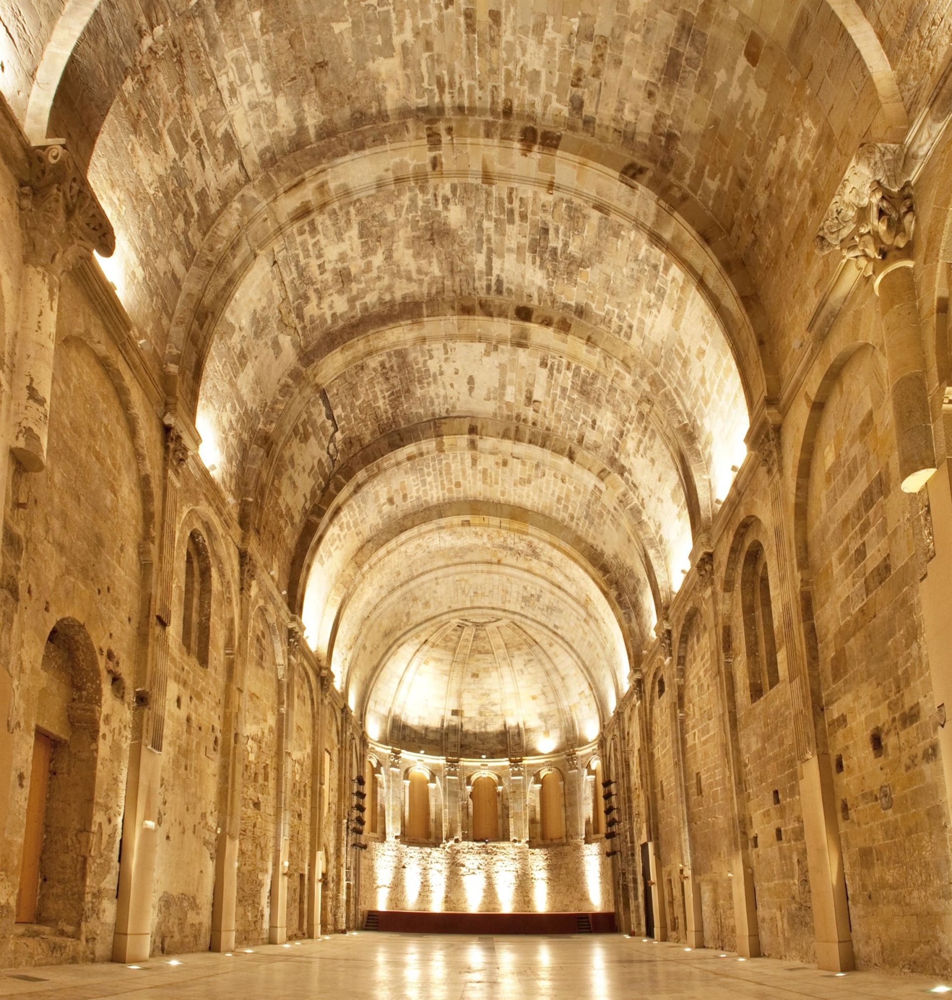castle 30 Rooms for sale on PEZENAS (34120)