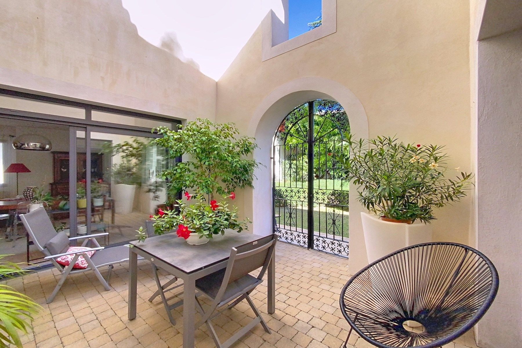 townhouse 5 Rooms for sale on NIMES (30000)