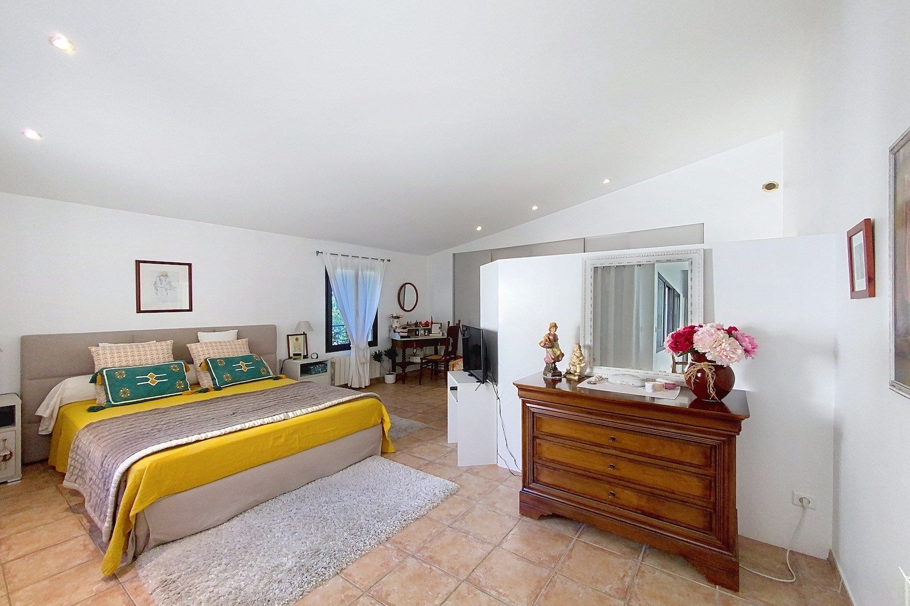 townhouse 5 Rooms for sale on NIMES (30000)