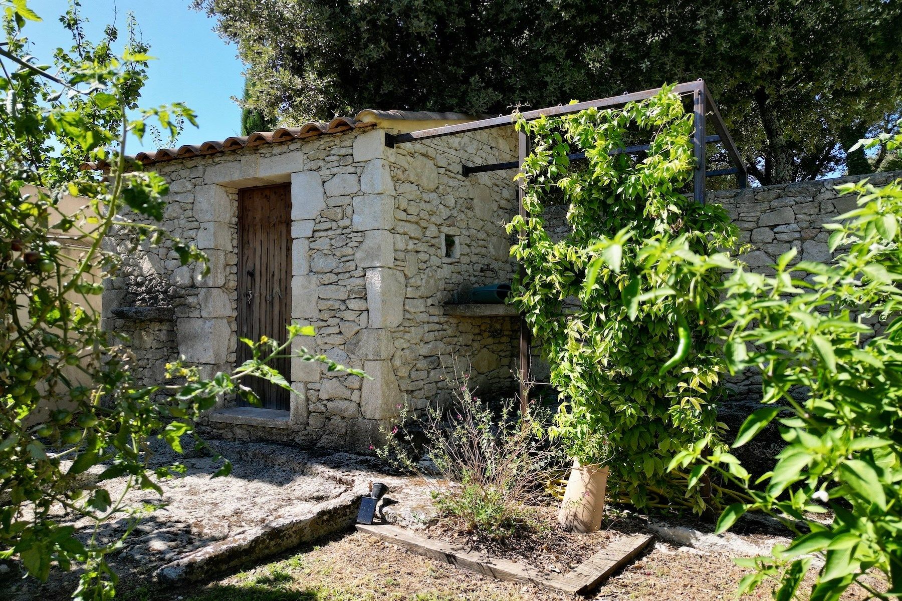 contemporary house 6 Rooms for sale on UZES (30700)