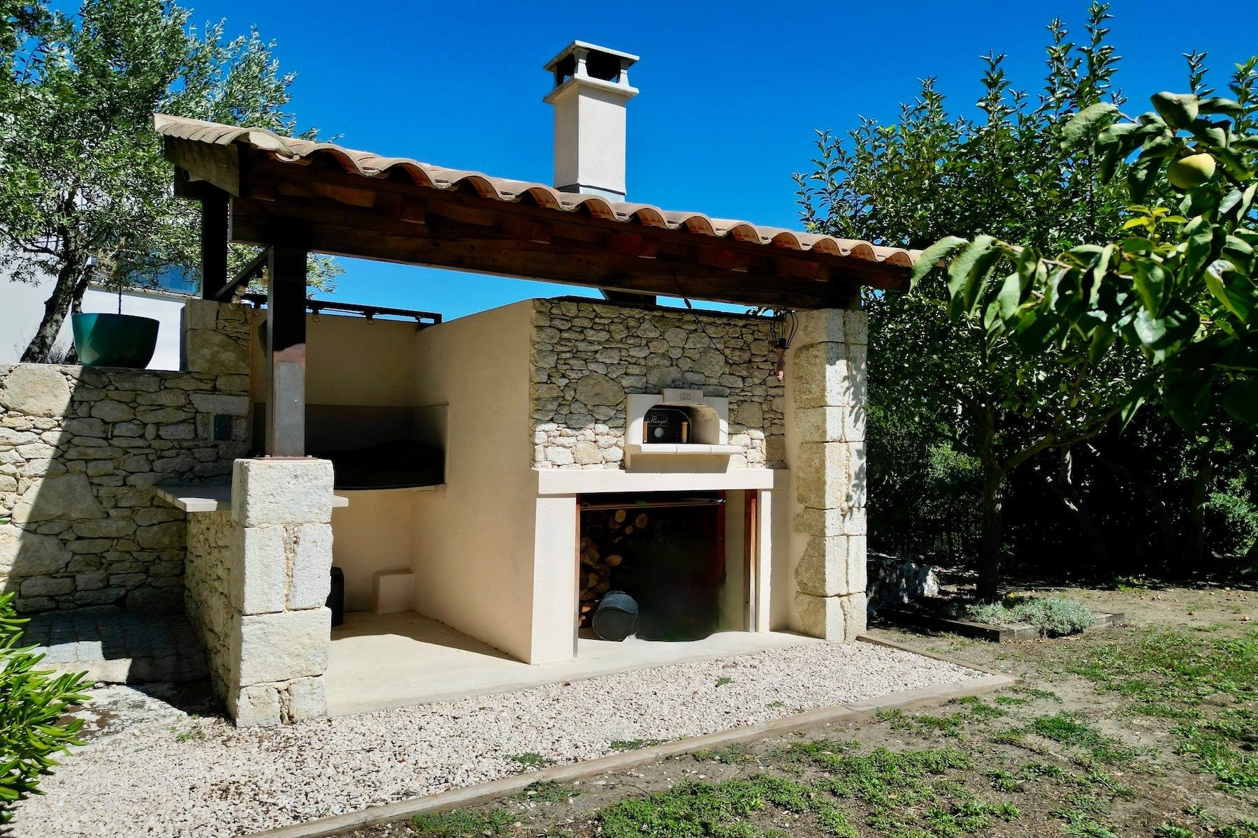 contemporary house 6 Rooms for sale on UZES (30700)