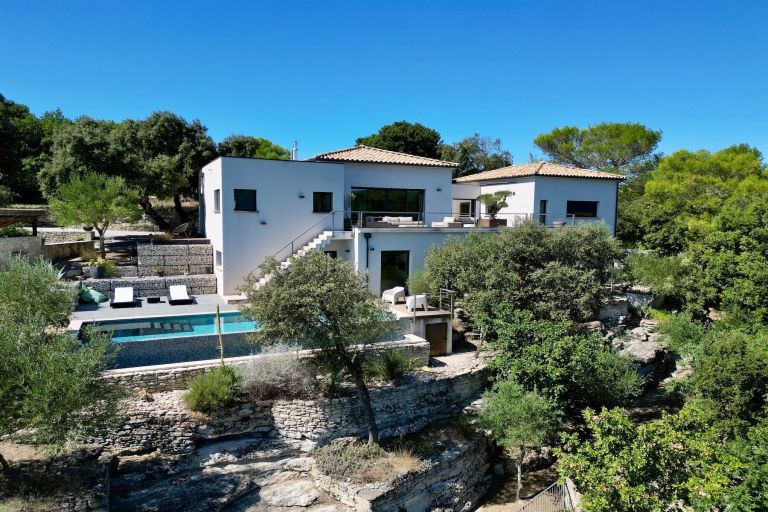 contemporary house 6 Rooms for sale on UZES (30700)
