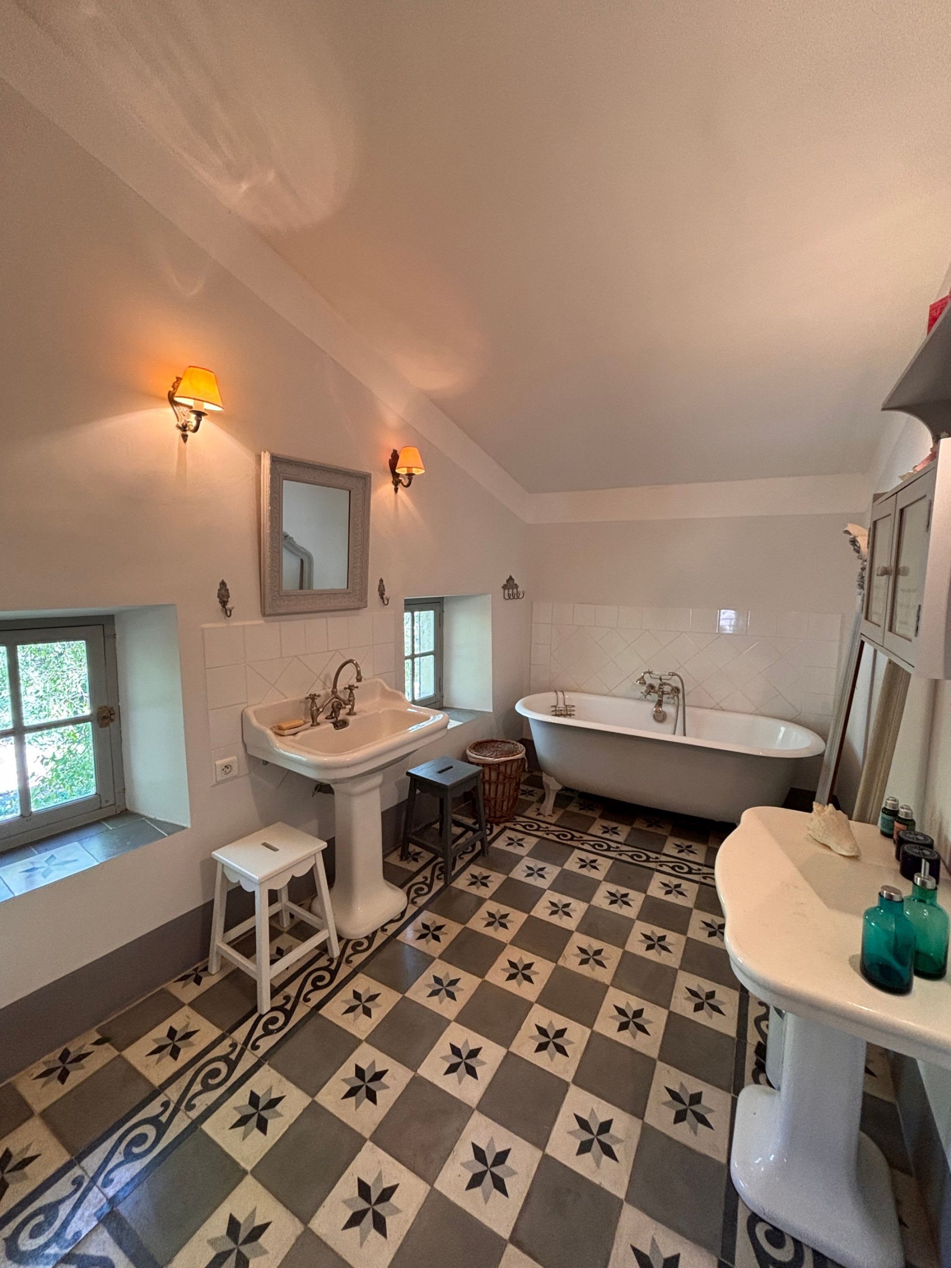 mas 10 Rooms for sale on UZES (30700)