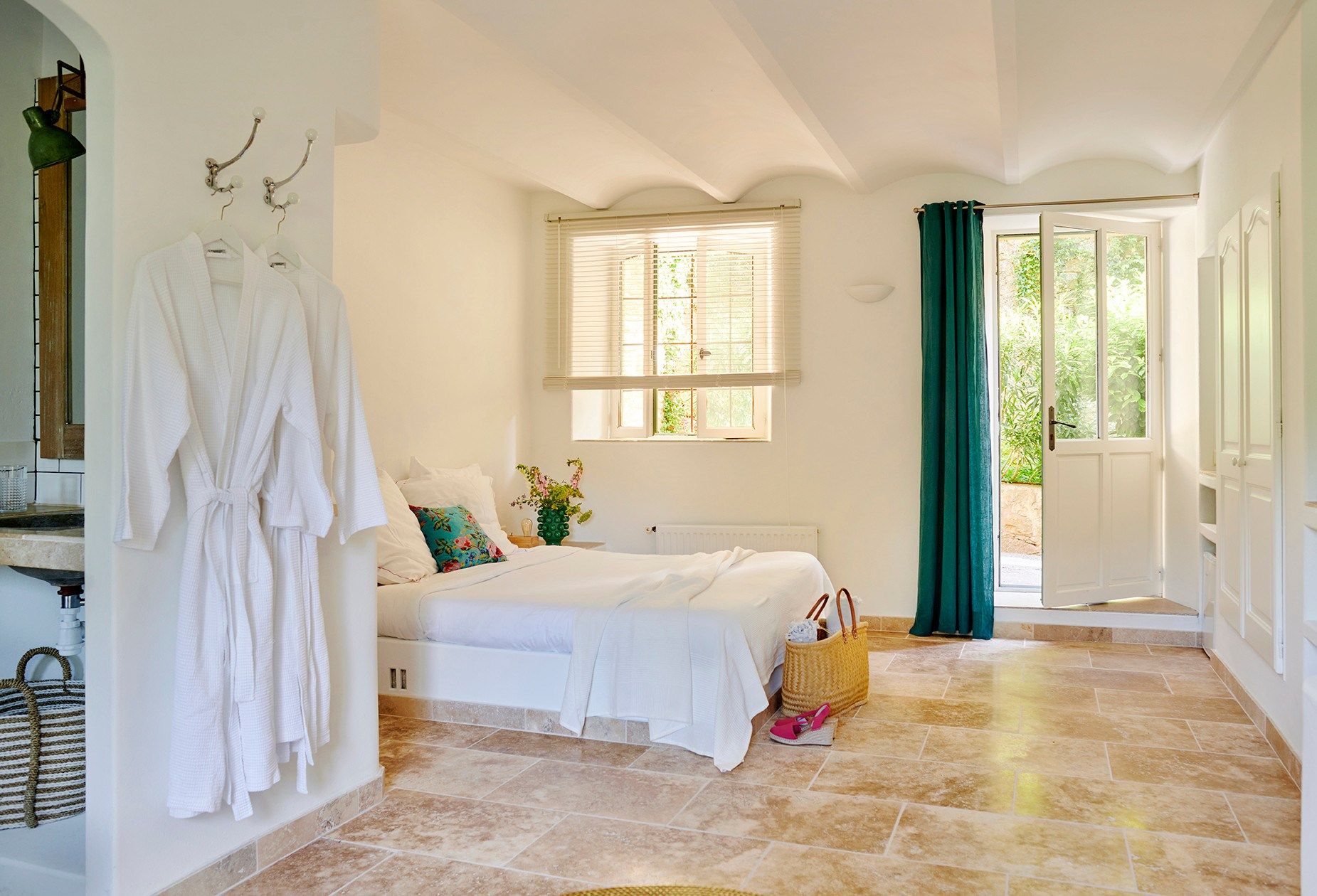 property 14 Rooms for sale on UZES (30700)