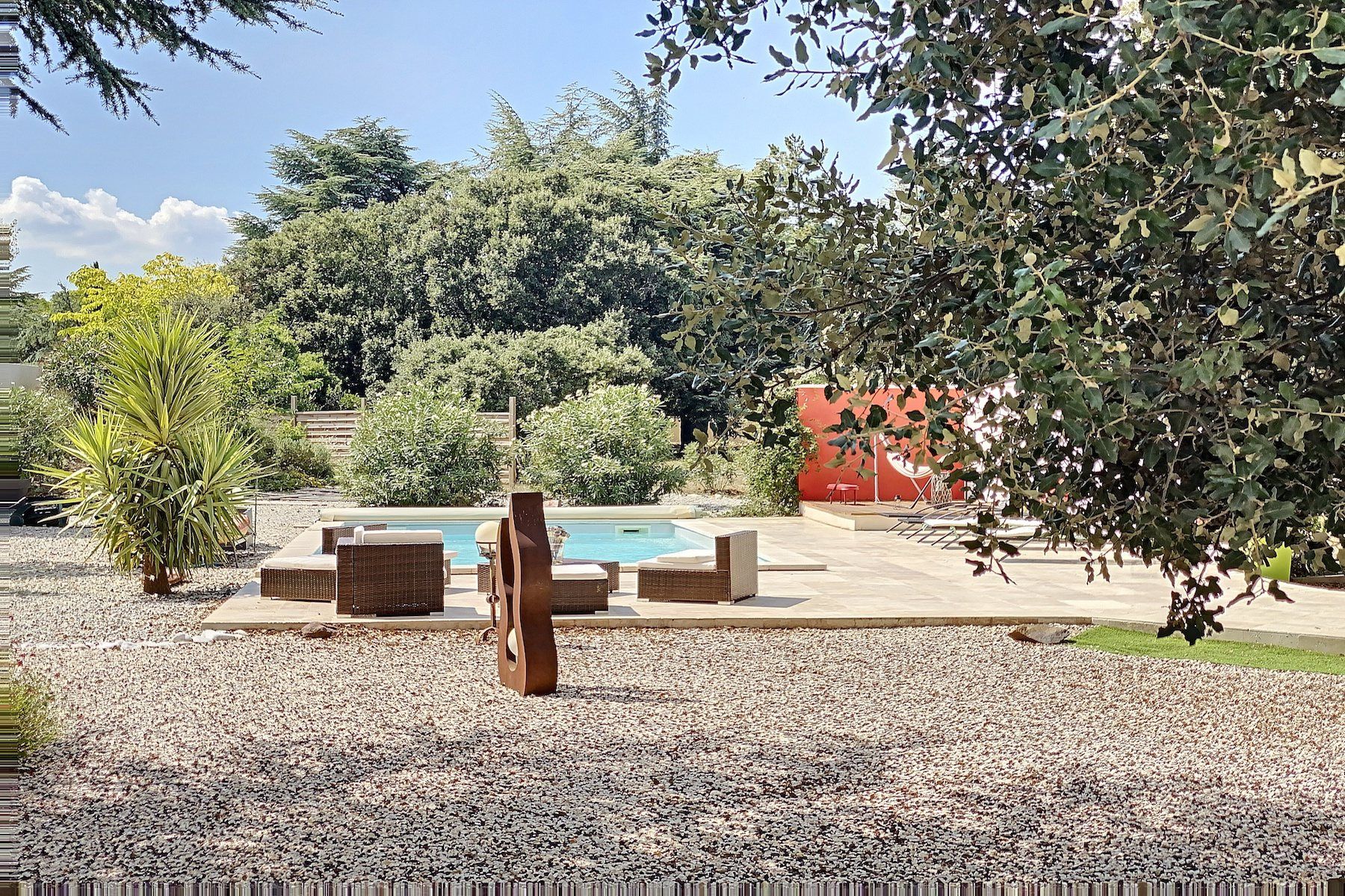 villa 5 Rooms for sale on UZES (30700)