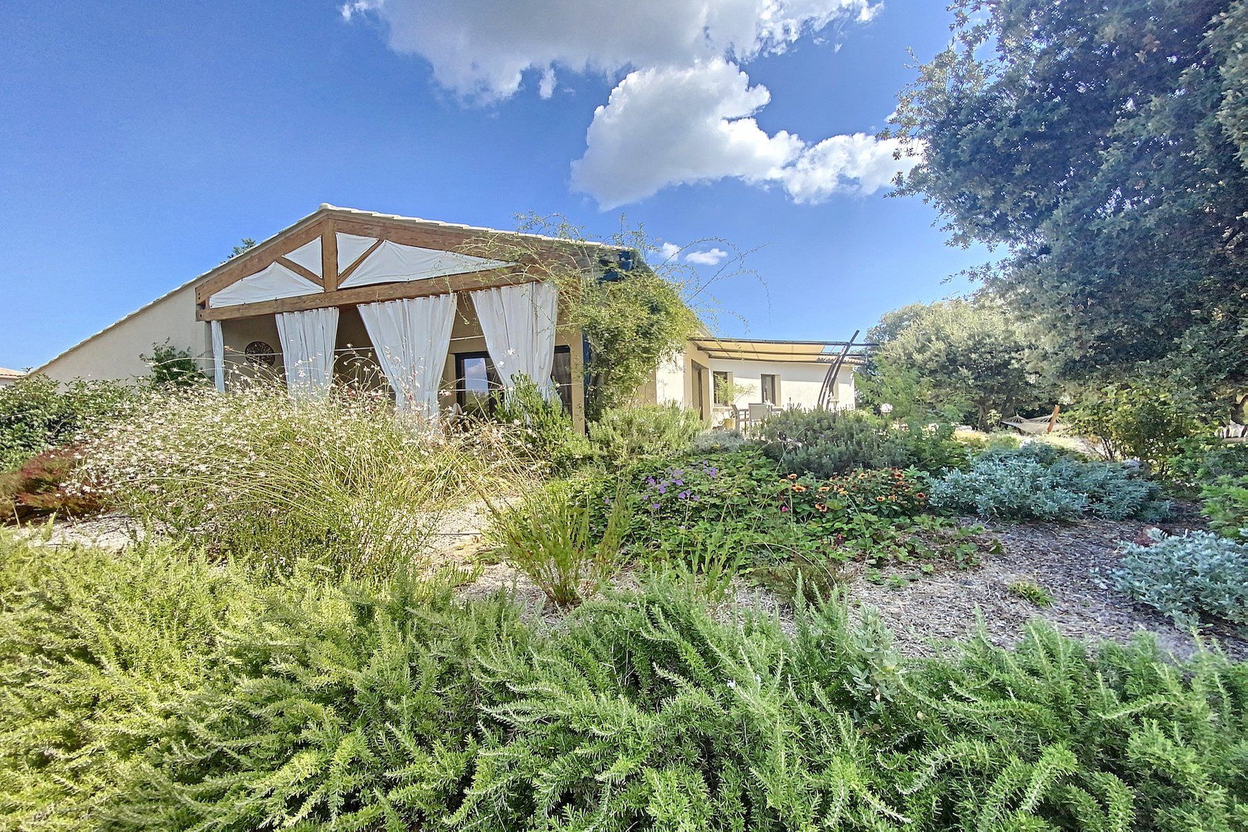 villa 5 Rooms for sale on UZES (30700)