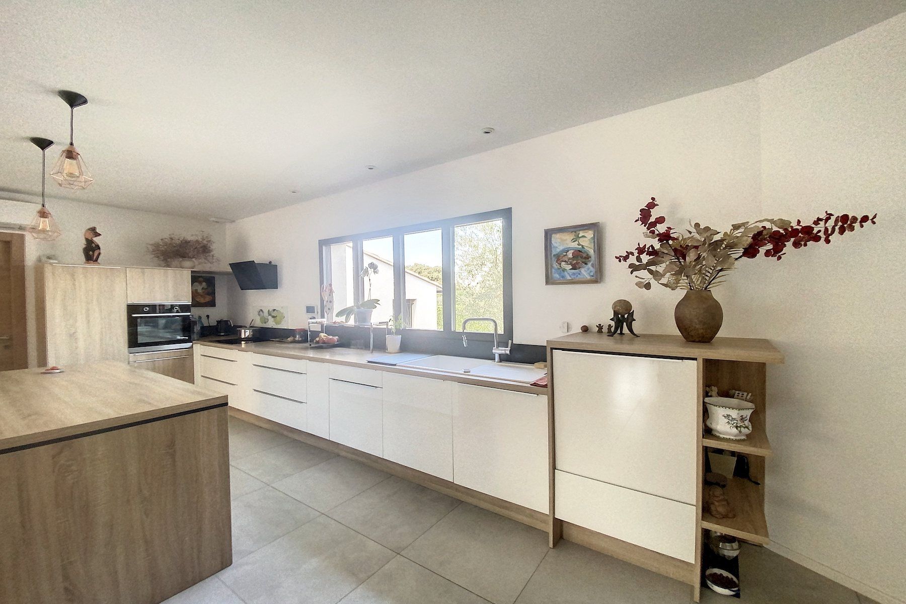 villa 5 Rooms for sale on UZES (30700)