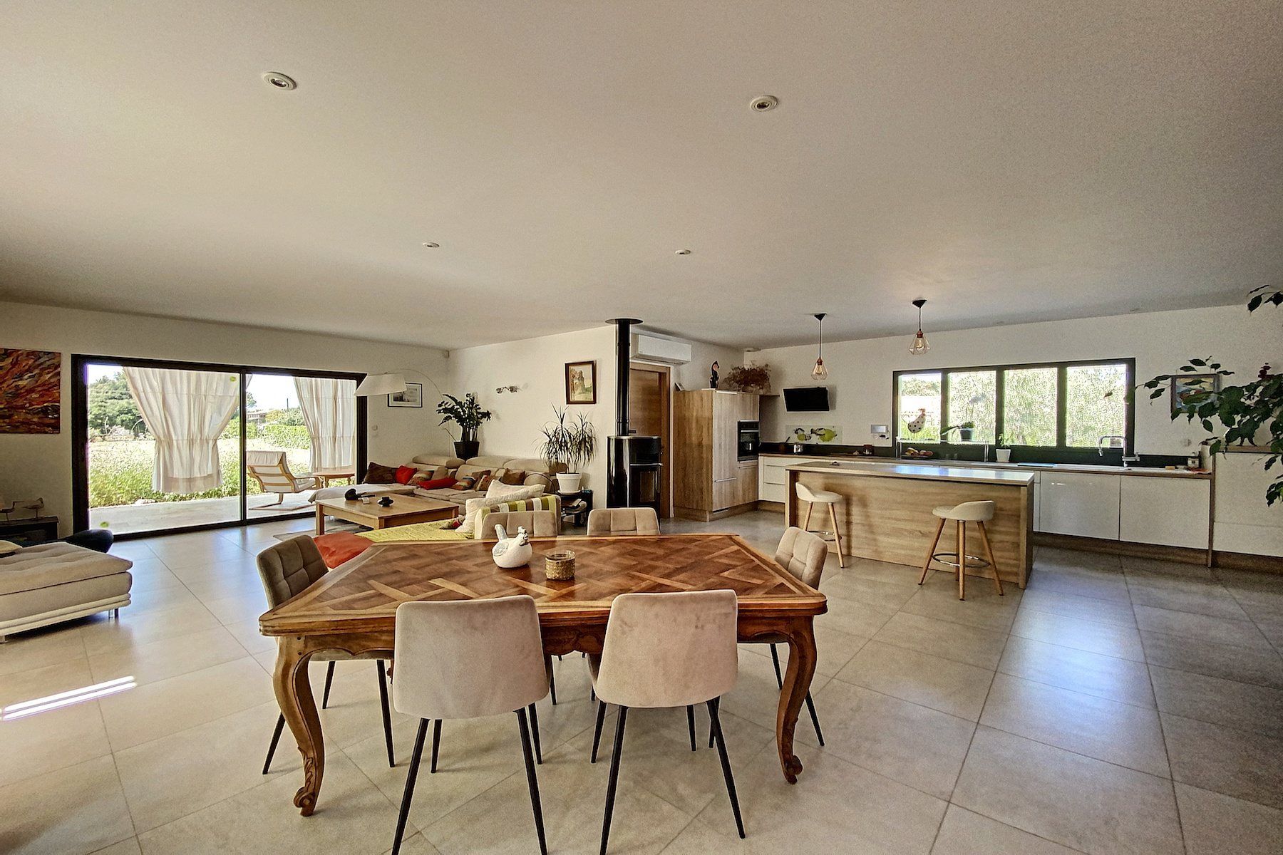 villa 5 Rooms for sale on UZES (30700)