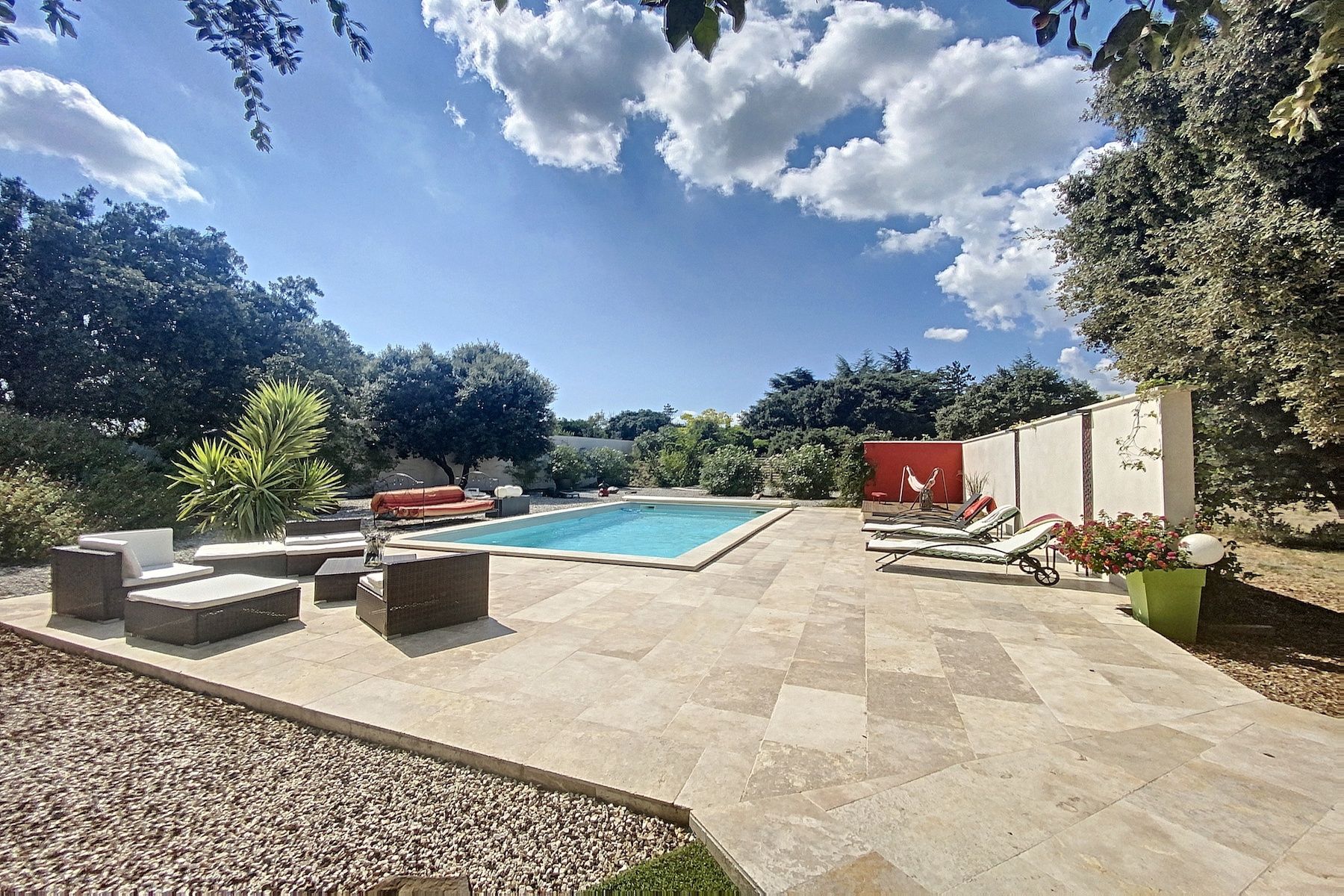 villa 5 Rooms for sale on UZES (30700)