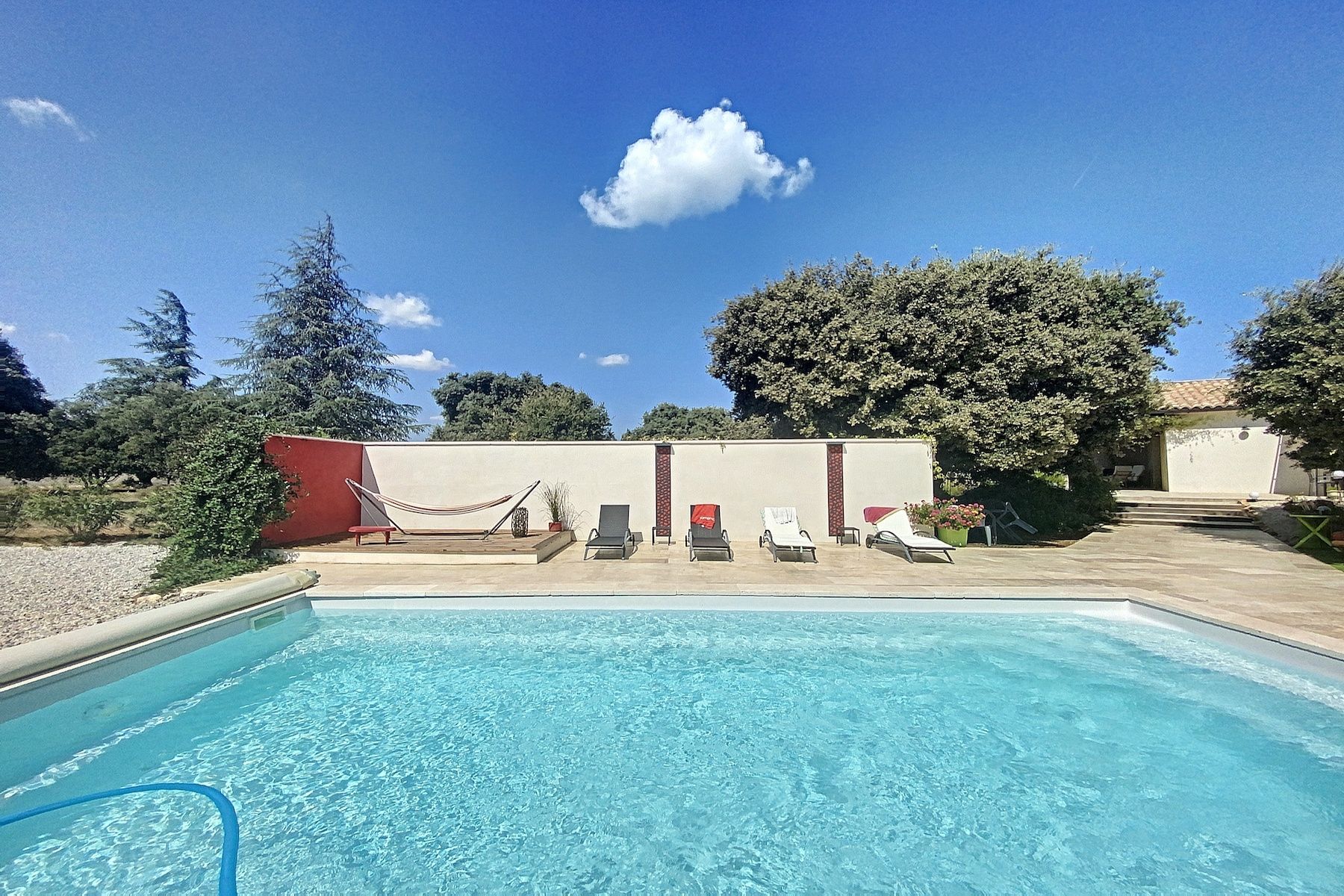 villa 5 Rooms for sale on UZES (30700)