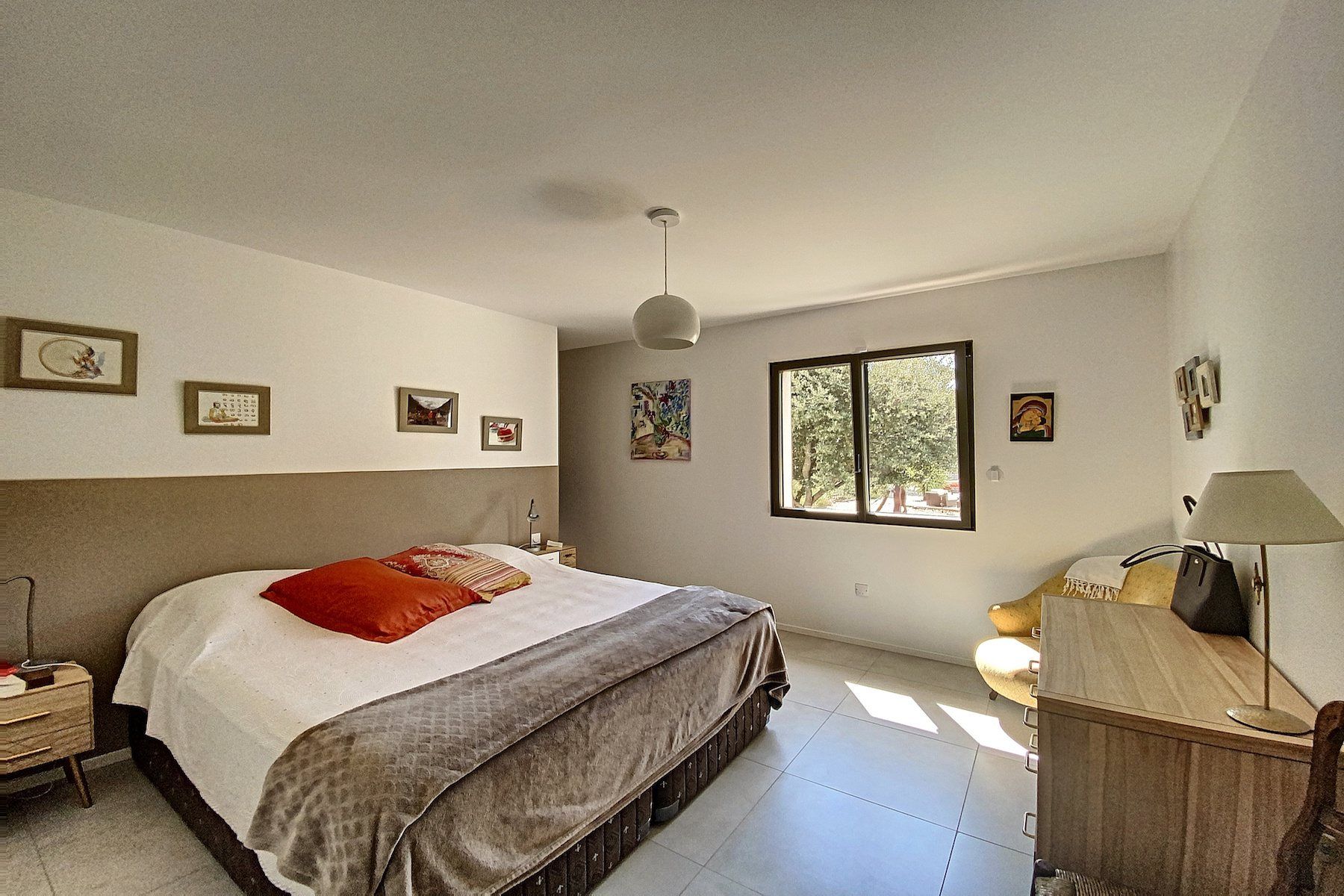 villa 5 Rooms for sale on UZES (30700)