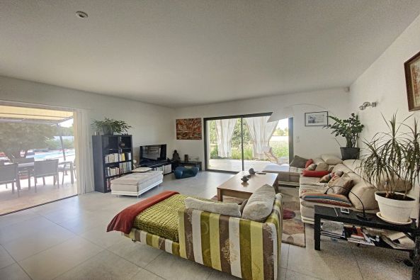 Sale Villa Uzès 5&nbsp;Rooms 140&nbsp;m²