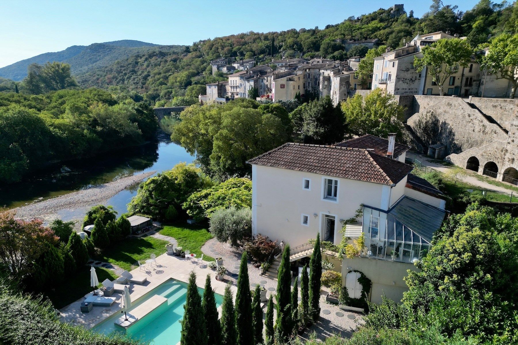 mansion 10 Rooms for sale on SAUVE (30610)
