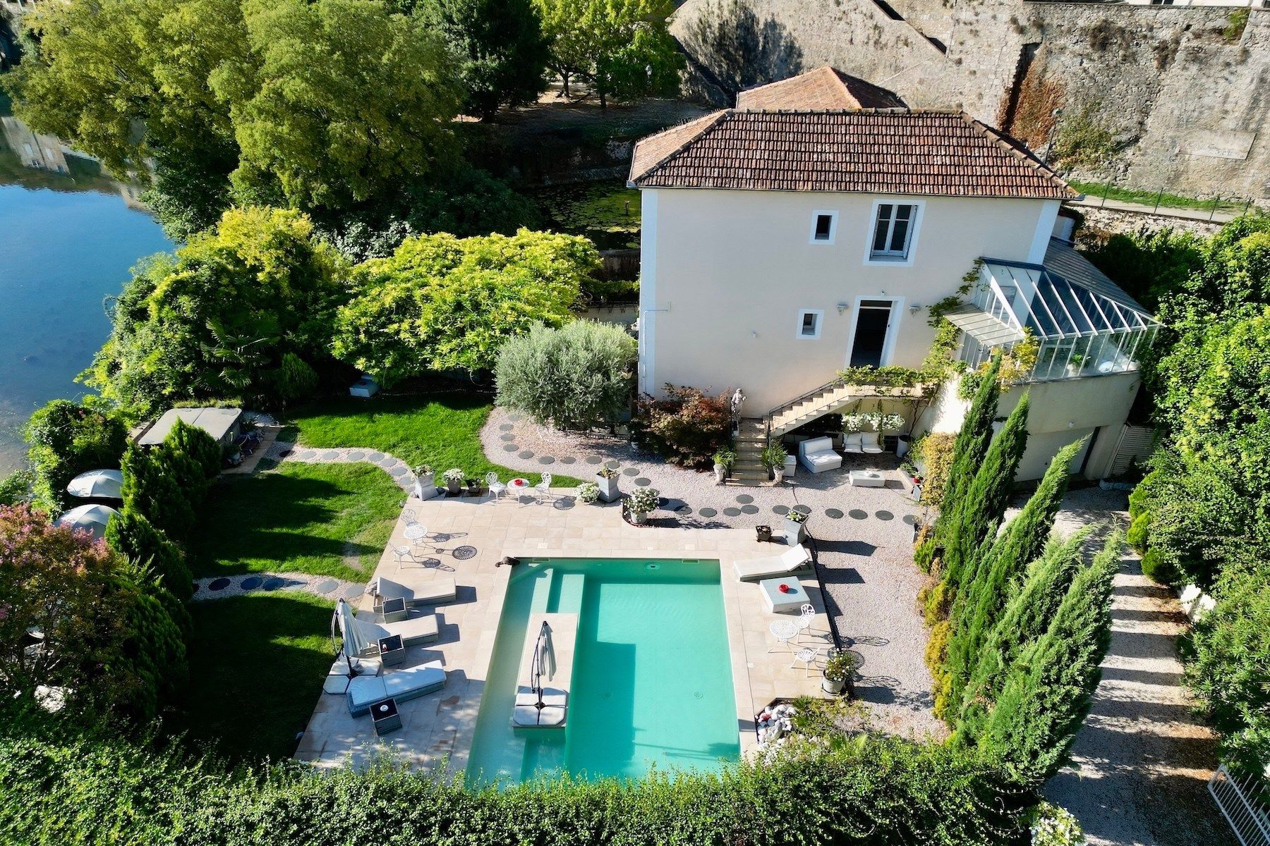 mansion 10 Rooms for sale on SAUVE (30610)