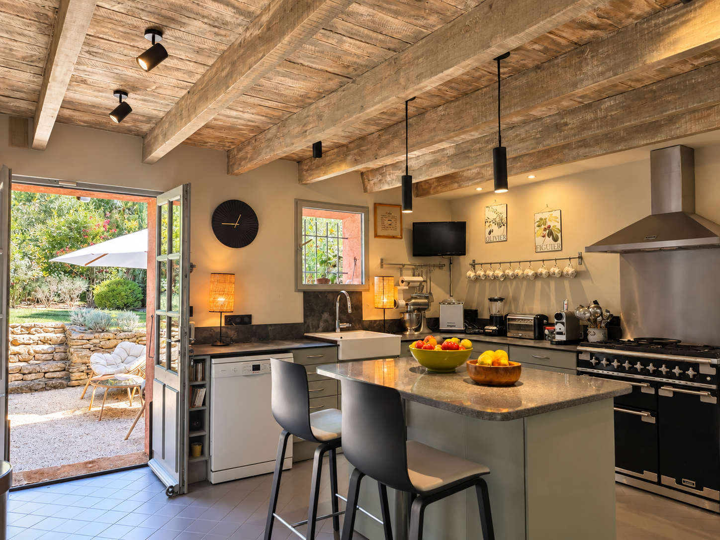 mas 7 Rooms for sale on UZES (30700)