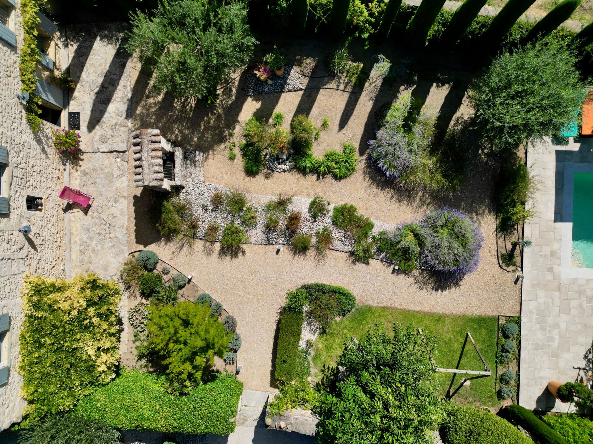 mas 7 Rooms for sale on UZES (30700)