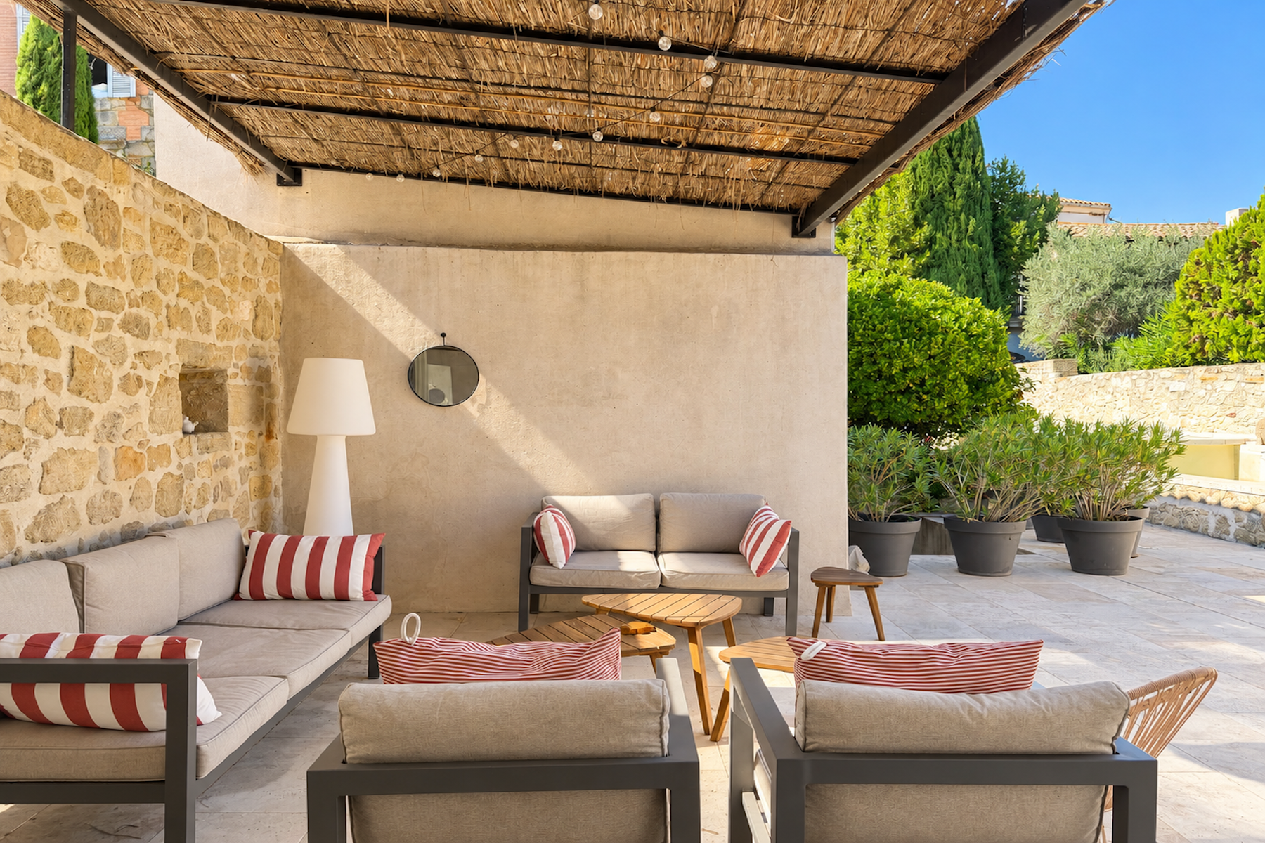 house 10 Rooms for sale on UZES (30700)