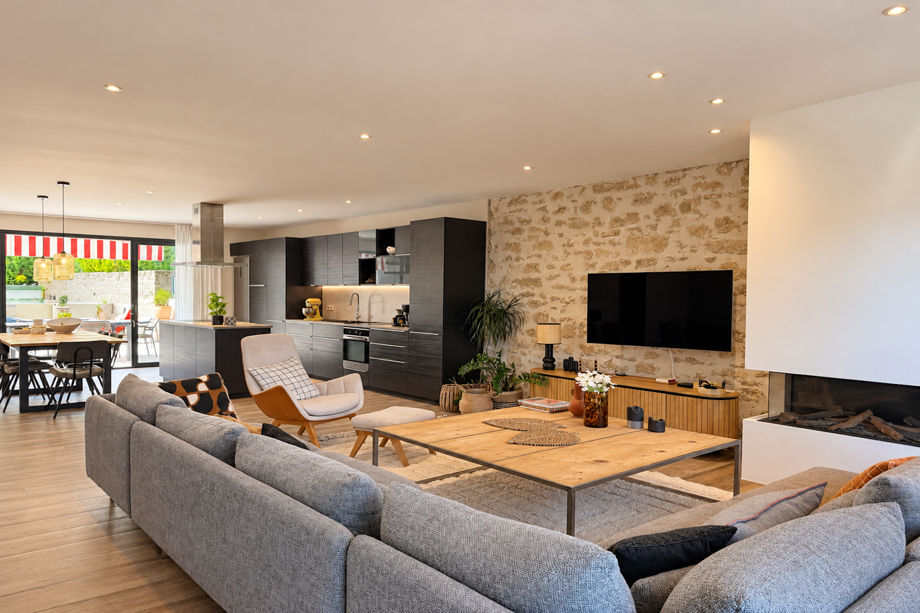 house 10 Rooms for sale on UZES (30700)