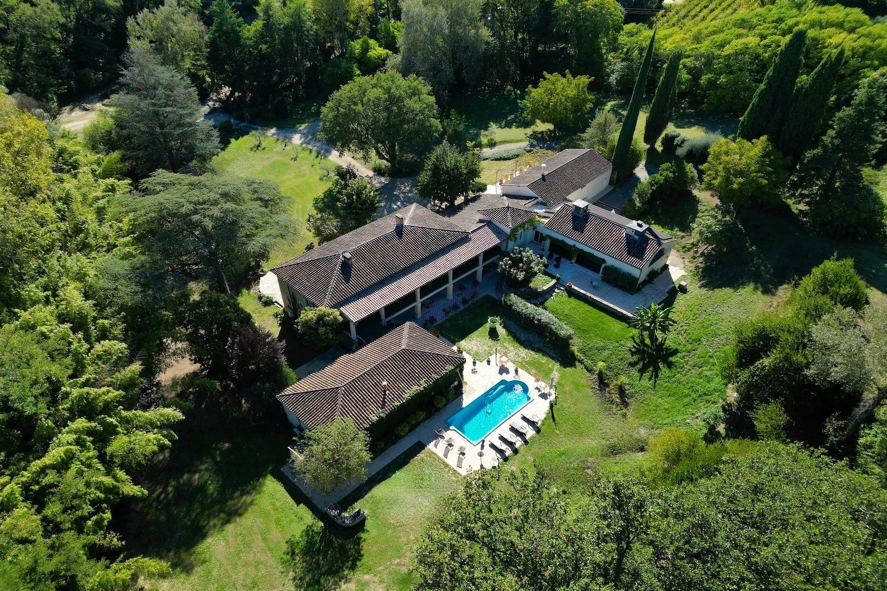 mas 15 Rooms for sale on UZES (30700)