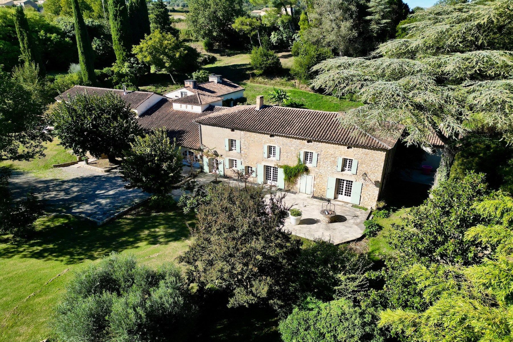 mas 15 Rooms for sale on UZES (30700)